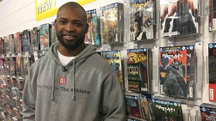 Ahman Green at a comic book store